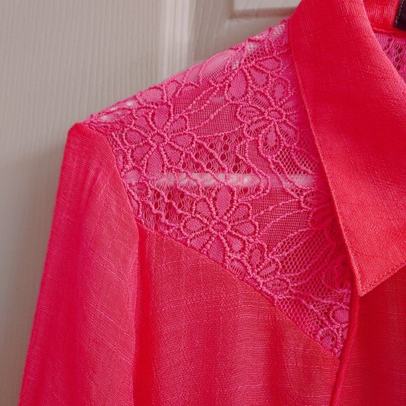 NWT HOT PINK RED CORAL BUTTON DOWN TOP WITH LACE FLORAL PANELS SIZE SMALL - Picture 4 of 12